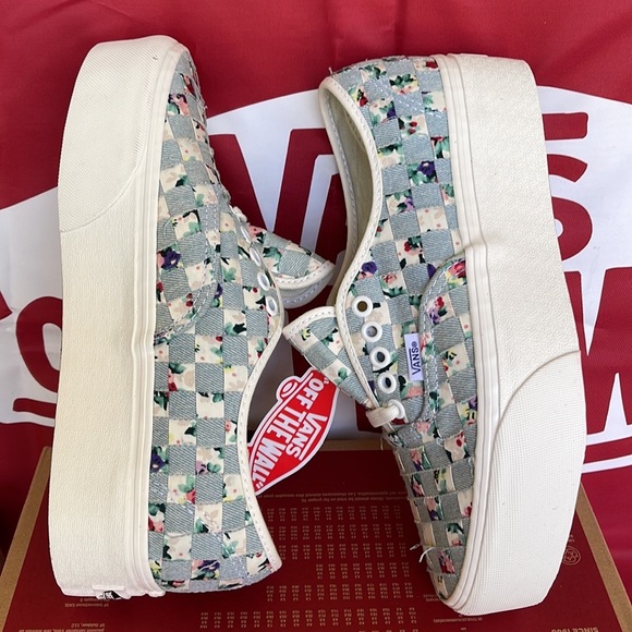 Vans Authentic Stac
(Woven) Floral/Multi
VNOA5KXXAZA
WMNS sneakers - Platforms - Picture 13 of 16
